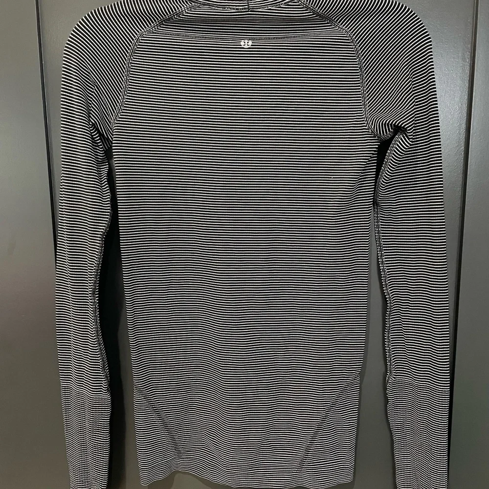 Lululemon Long Sleeve Shirt - Picture 2 of 3
